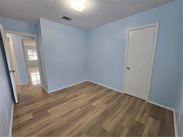 Building Photo - 305 E Club Dr