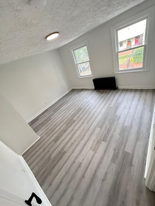 Building Photo - 109 S 7th Ave