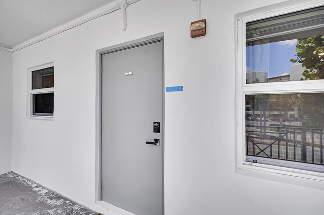 Building Photo - 2850 NE 14th Street Causeway