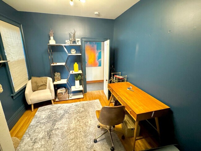 Building Photo - Beautifully renovated 1892 Buckman Bungalow with Hardwoods, Fenced Yard, A/C