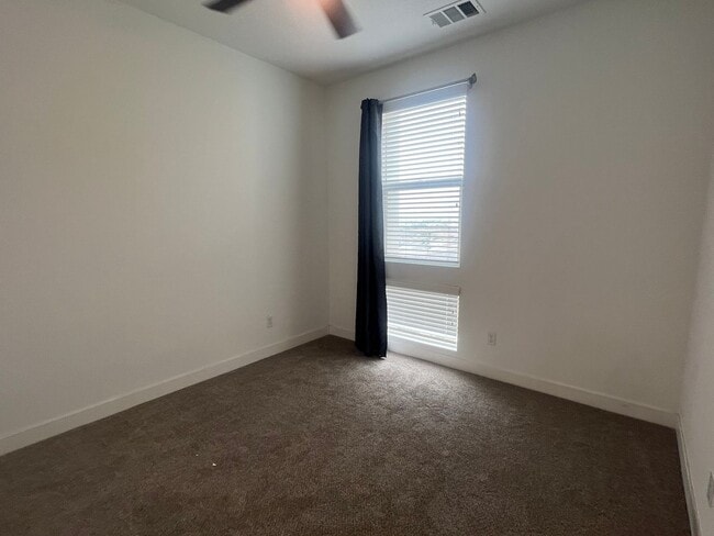 Building Photo - Completely upgraded large townhome with solar!!