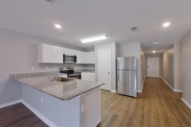 Building Photo - 9810 N Santee Terrace