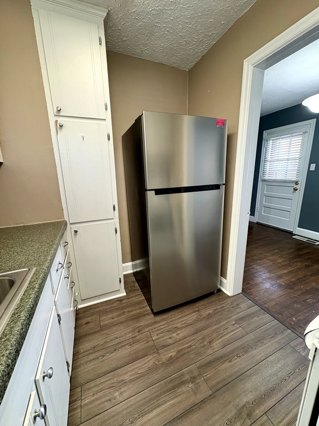 Building Photo - 2 Bedroom Pet Friendly Home For Rent in Hopkinsville!