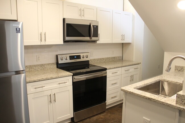 Primary Photo - 408 Wellons St