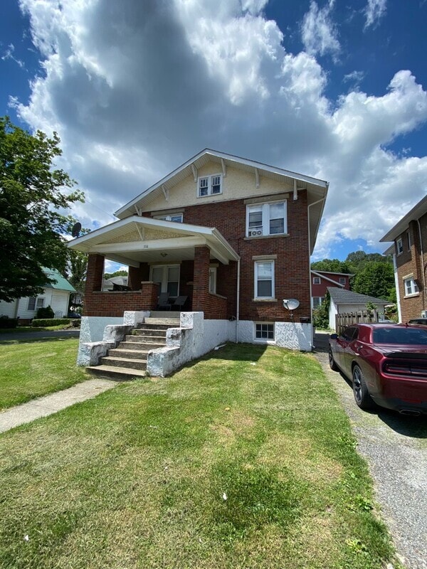 Building Photo - 916 College Ave