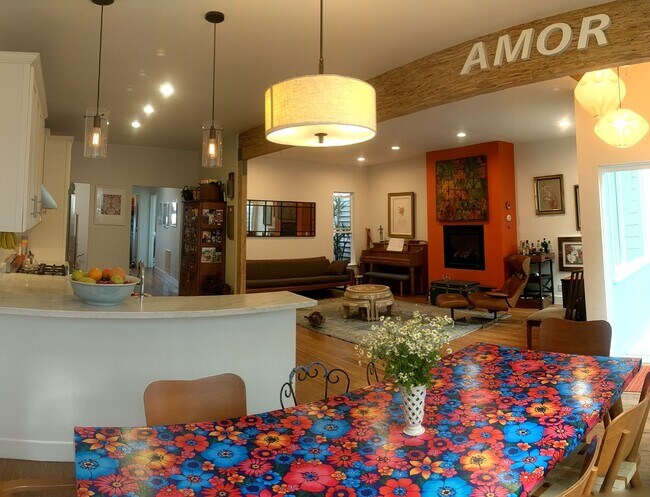 Building Photo - 637 Peralta Ave