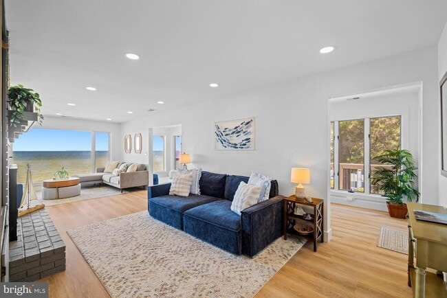 Building Photo - 5510 Beach Dr