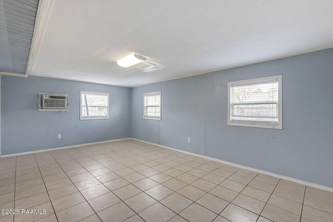 Building Photo - 201 Calypso Ln