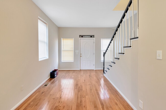 Entryway - 2313 E Fayette St