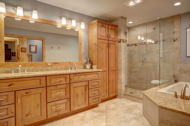 Building Photo - 2 BDR 2 BATH UPDATED  Lake Dillon Condo  2...