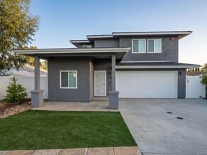 Building Photo - 1379 Peach Ave