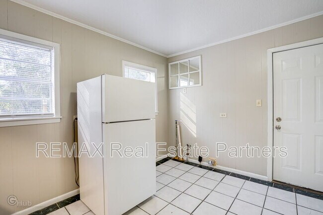 Building Photo - 604 Melba Ave
