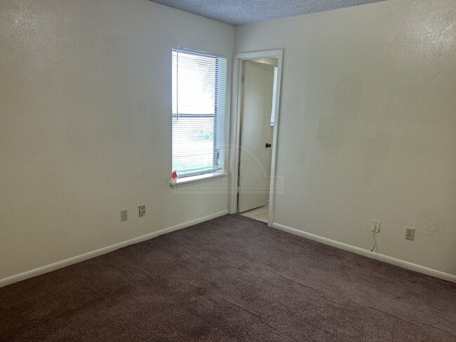 Building Photo - 821 Michelle Dr