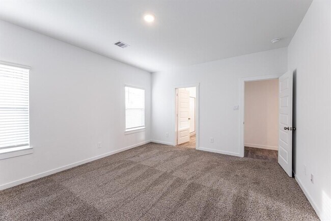Building Photo - 31702 Whittis Hl Wy