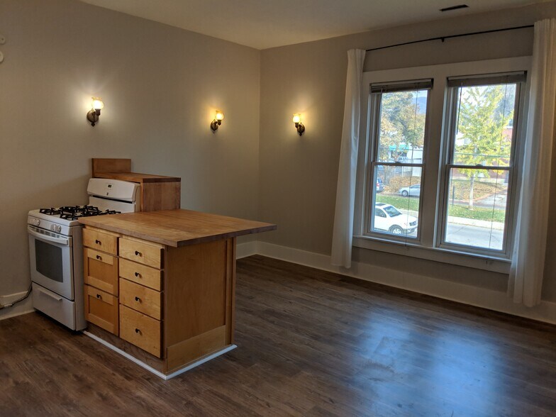 Building Photo - 224 S 800 E