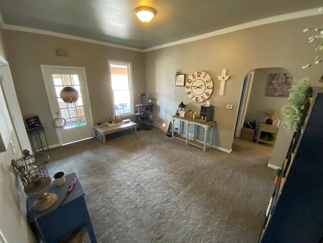 Building Photo - 901 1st St N