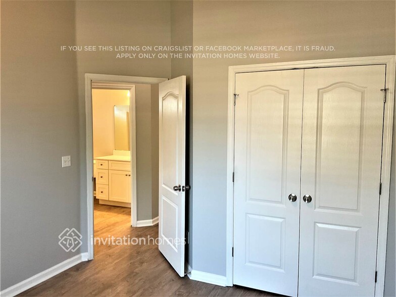 Building Photo - 706 Porta Rosa Circle
