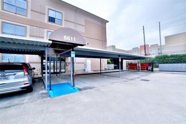 Building Photo - 6611 W Sam Houston Pkwy S