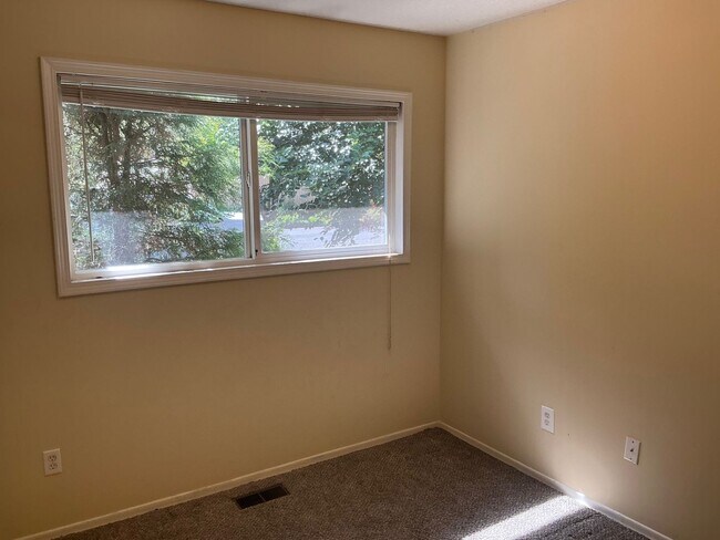 Building Photo - ROOM TO ROAM