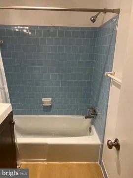 Building Photo - 3915 Lyndhurst Dr