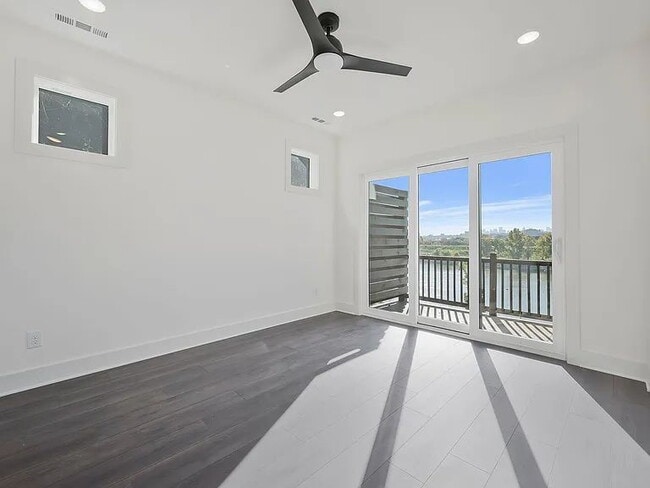 Building Photo - "Spacious 4-Bed Townhouse Oasis in Nashville – 2,500 Sq. Ft. of Modern Comfort!"