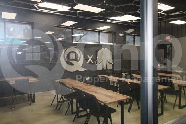 Building Photo - 11155 N 82nd Dr