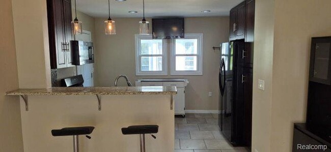 Building Photo - 830 Knowles St