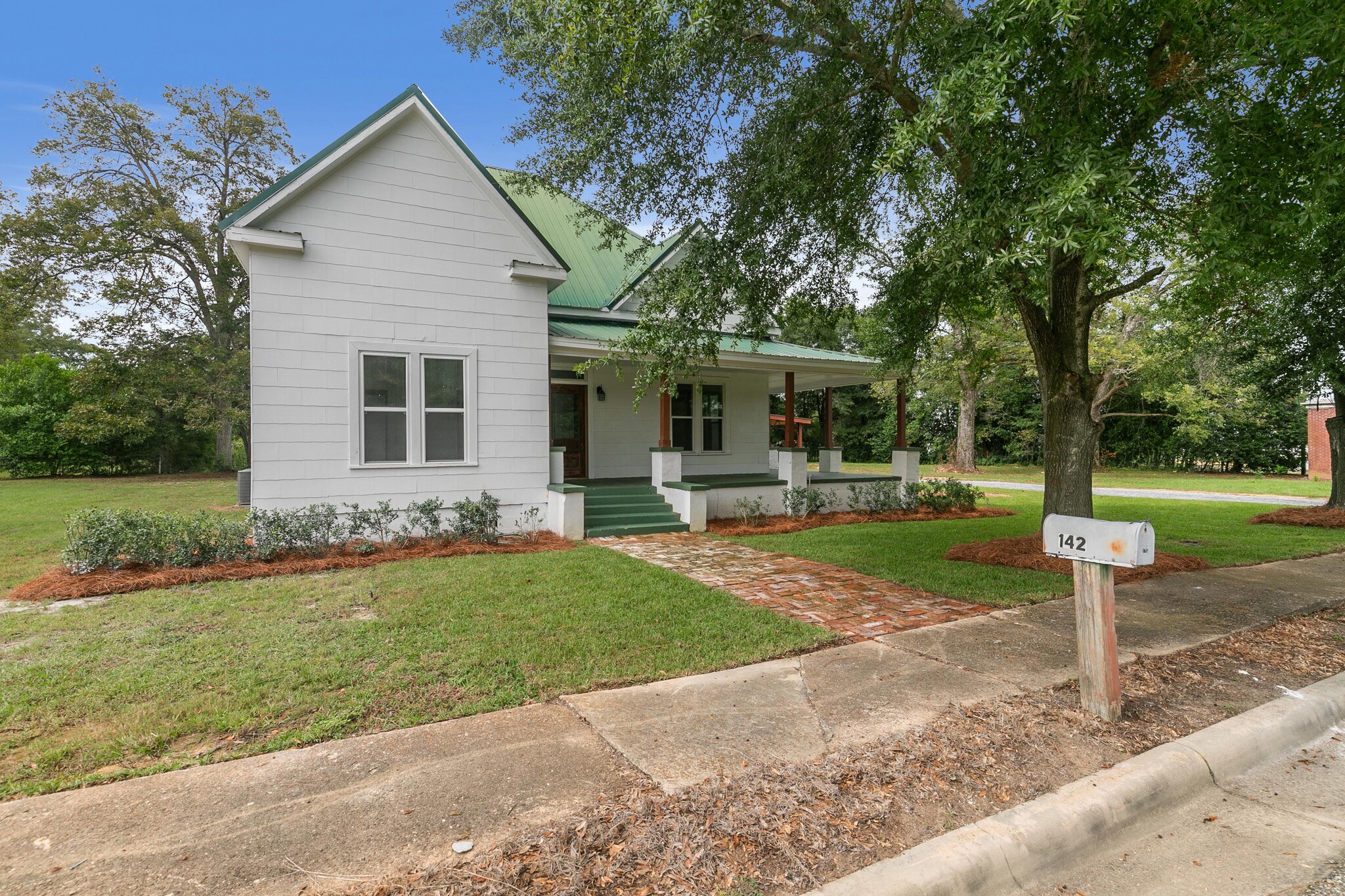 Building Photo - 142 S Broad St