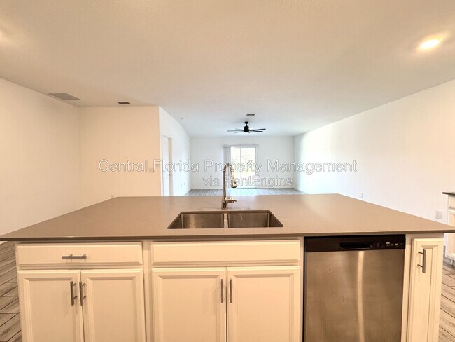 Building Photo - 5442 Limestone St