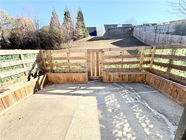 Building Photo - 6475 White Walnut Way