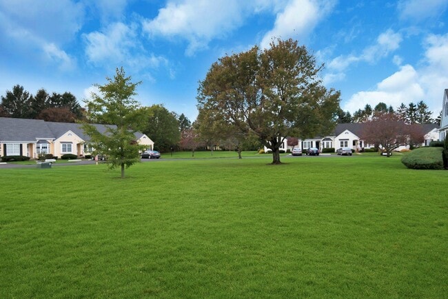 Building Photo - 2555 Youngs Ave