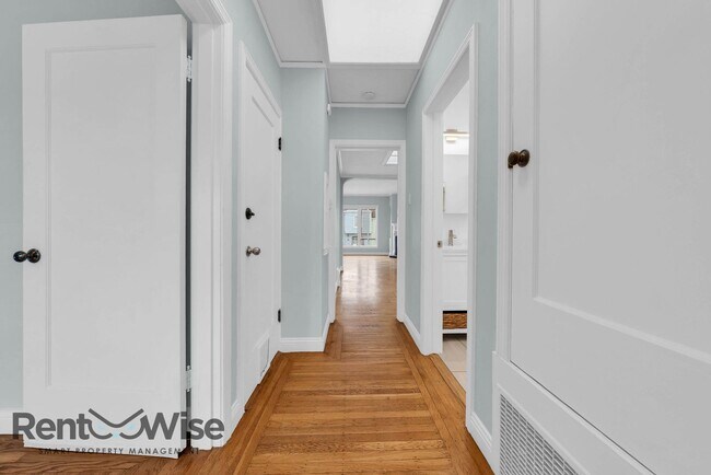 Building Photo - 824 Garfield St