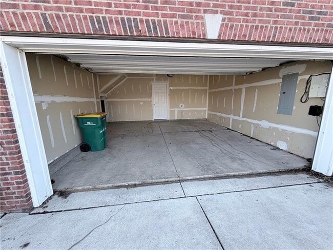 Building Photo - 525 Gala Dr