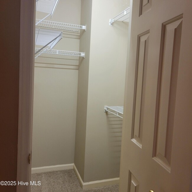 Building Photo - 301 Hampton Dr