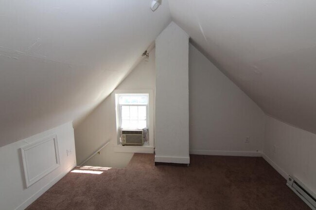 Building Photo - 76 Chestnut St