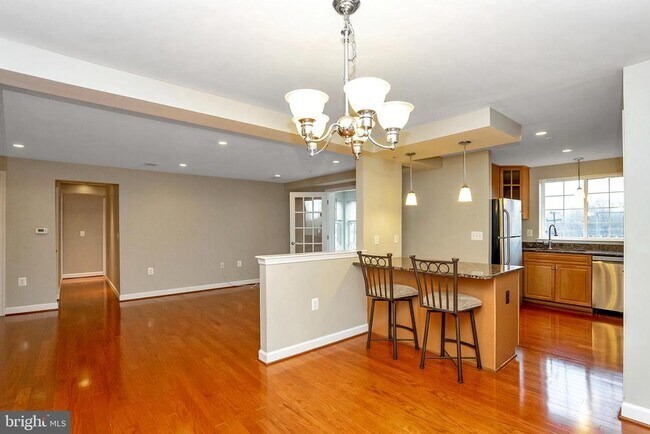 Building Photo - 4079 S Four Mile Run Dr