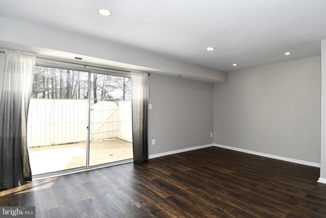 Building Photo - 53 Essex Square