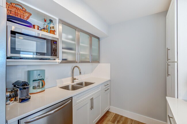 Building Photo - 5510 N Ocean Dr