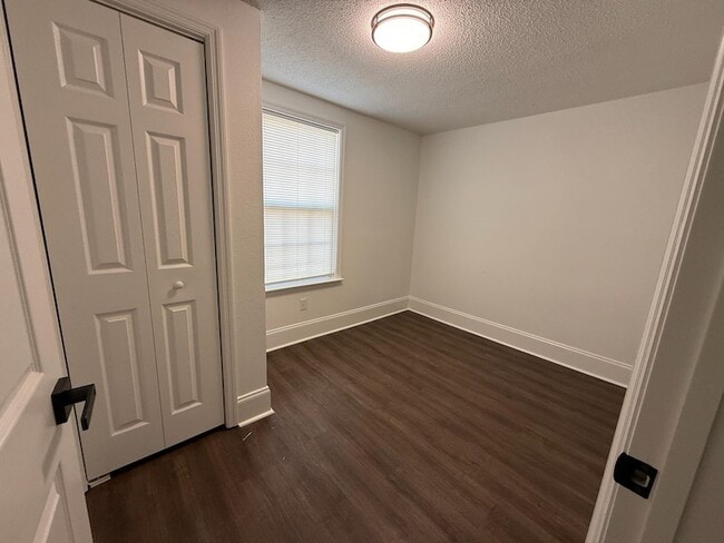 Building Photo - 17 Timberwood Ct