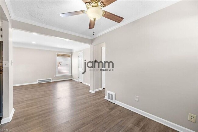Building Photo - 1653 Woodhurst Ave