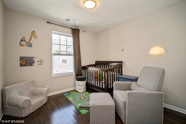 Building Photo - Lexington Circle West