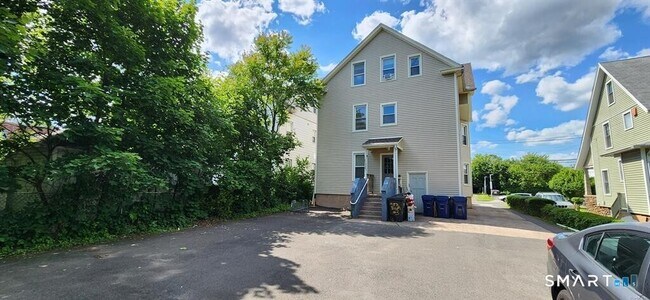 Building Photo - 352 Elm St
