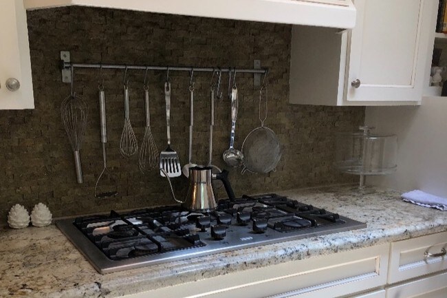 kitchen stove - 13902 Calvert St