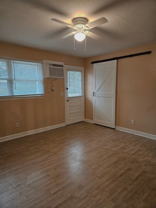 Building Photo - 4713 Evelyn Rd NW