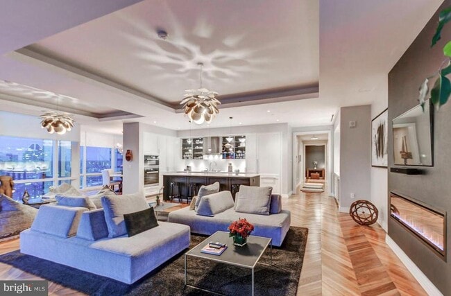 Building Photo - 300 International Drive