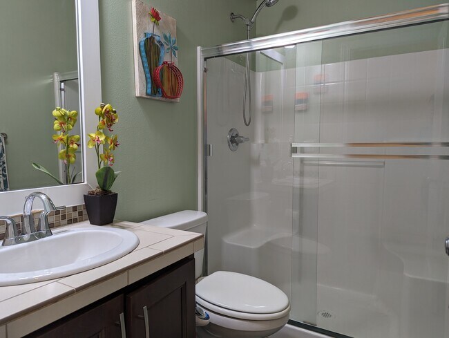 Main floor Guest full bath - 3724 196th Pl SE