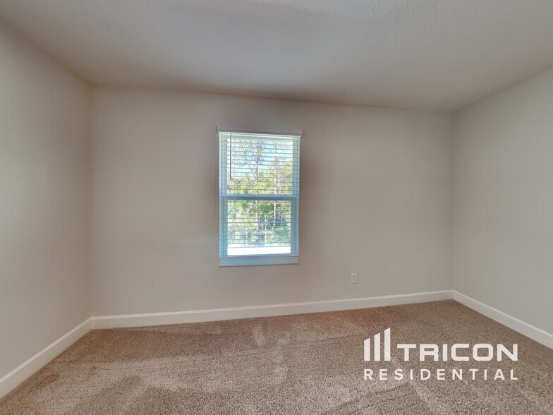 Building Photo - 895 Morgans Treasure Rd