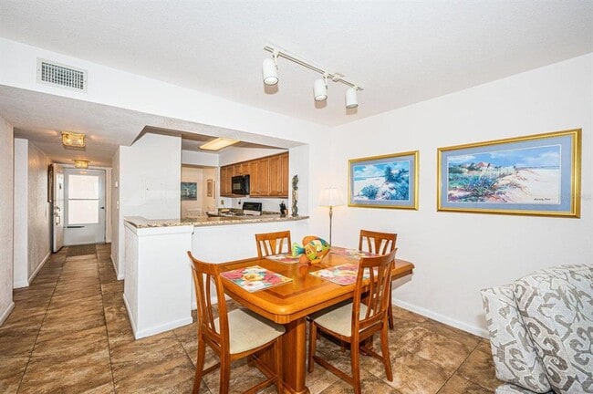 Building Photo - 5801 Bahia Del Mar Cir N