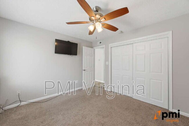 Building Photo - 326 Wells Ct