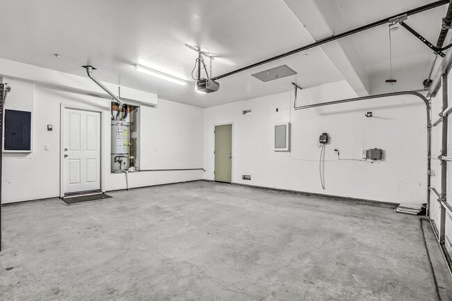 Building Photo - Magnificent home in San Bruno